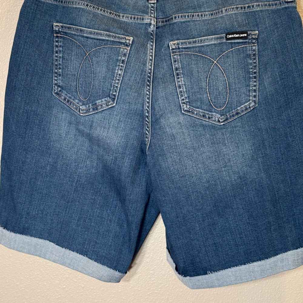 Calvin Klein Jeans Women's Medium Blue Denim Cuffed Shorts - Picture 9 of 11